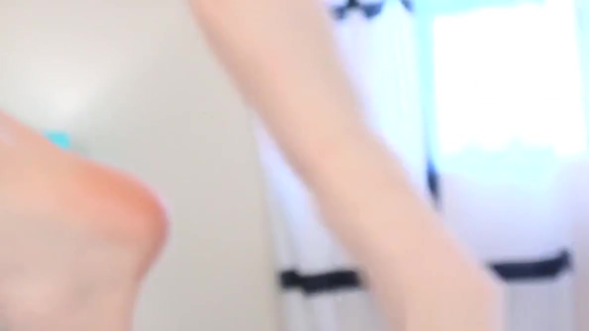 Toesfetish tgirl smells and licks her feet