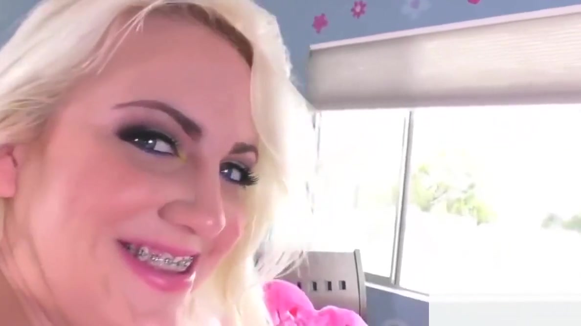 Marilyn Moore has her first transsexual experience
