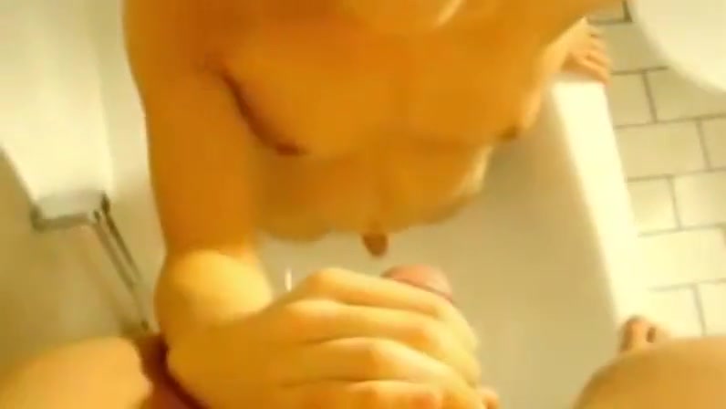 Blonde tv Maus Nicole kriegt ne Dusche !