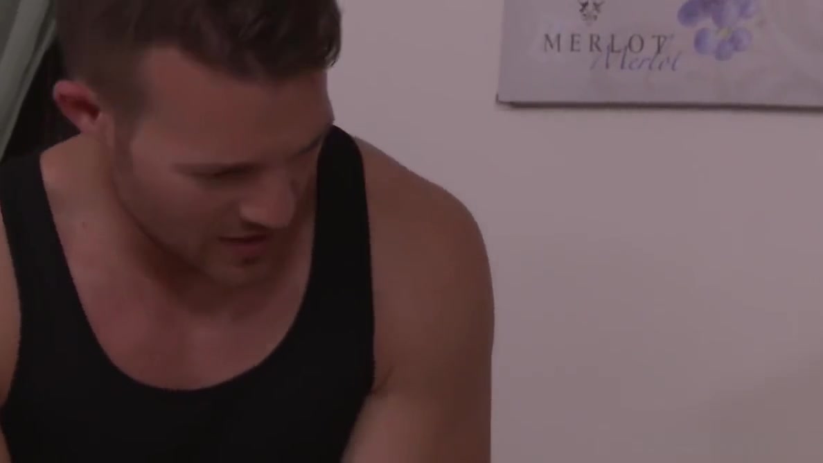 TS Foxxy convinces muscular masseuse Jett Parker