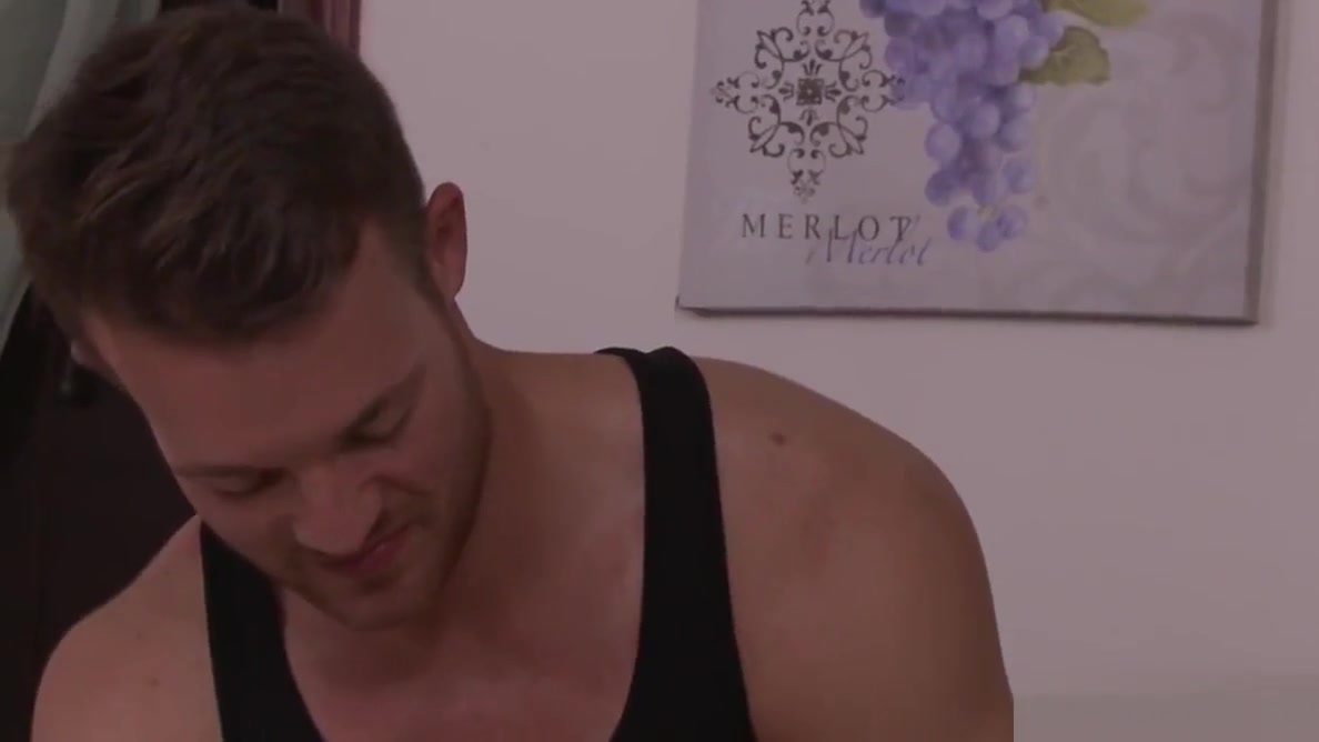 TS Foxxy convinces muscular masseuse Jett Parker