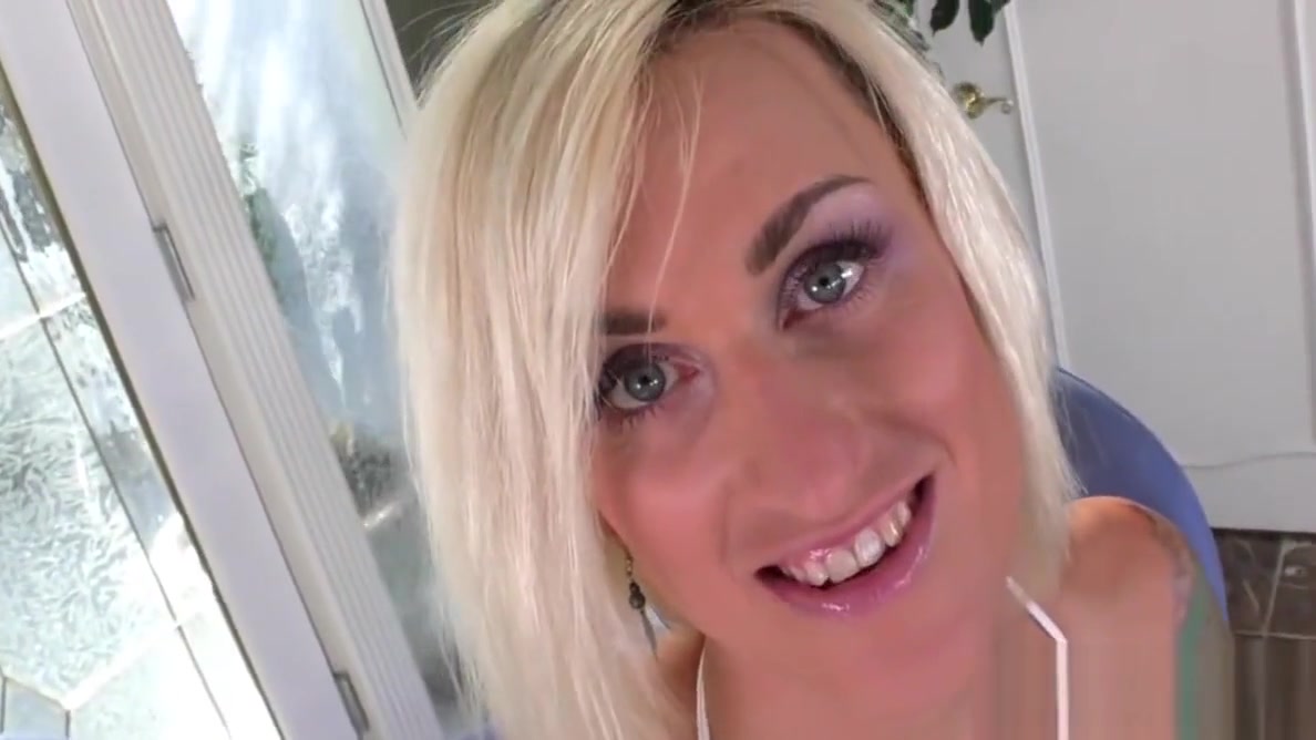 T-girl Sami Price fucks Holly Heart