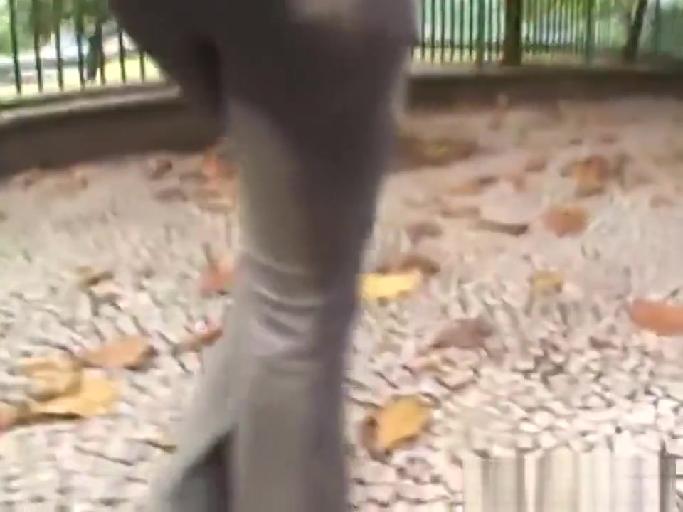 Shemales anal playedand fuck with a thick dildo