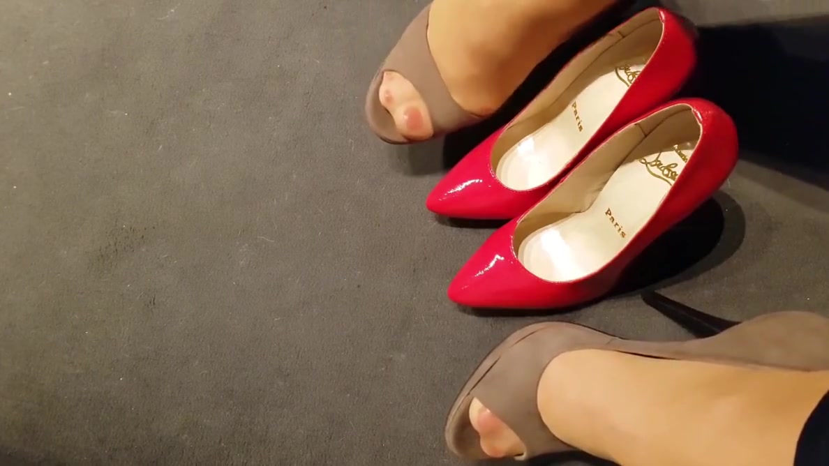 Unpacking the heels of cumonheels81's wife