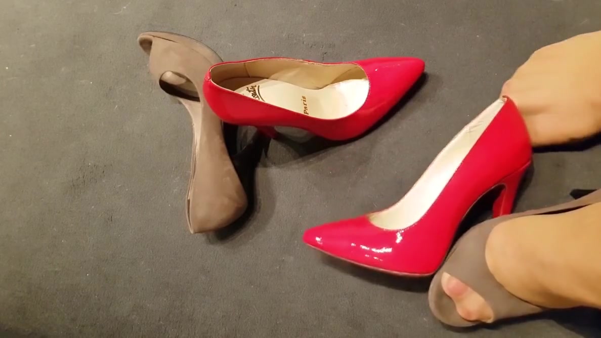 Unpacking the heels of cumonheels81's wife
