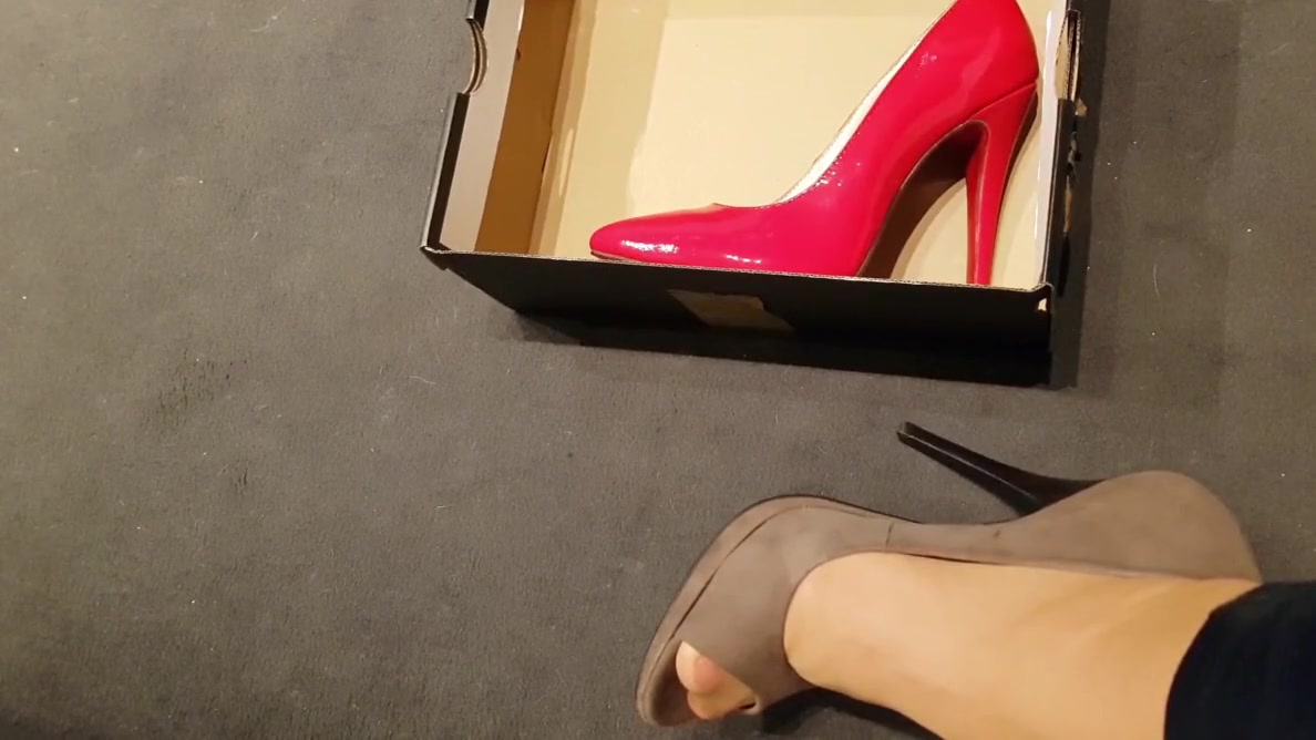 Unpacking the heels of cumonheels81's wife