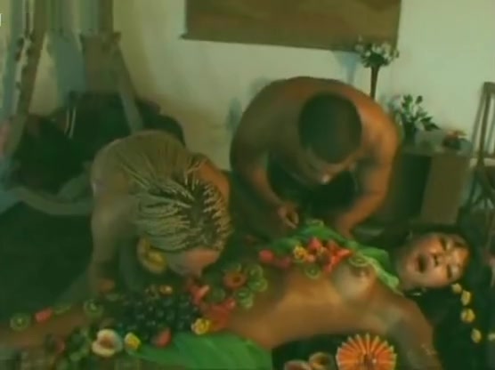 Girl, tranny and dude threesome sex party