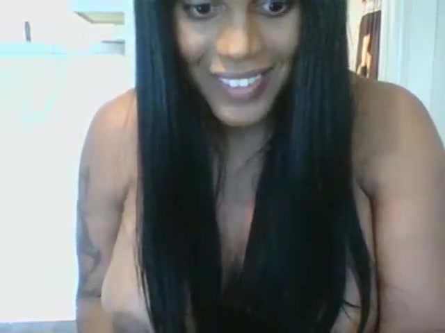 Busty and hung ebony babe cums on cam
