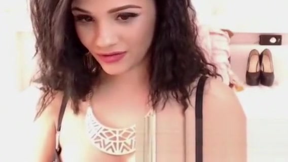 Pretty Tranny Enjoys Playing Her Cock