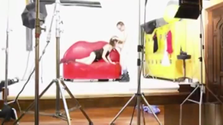 On Ce Baise Sur Le Sofa
