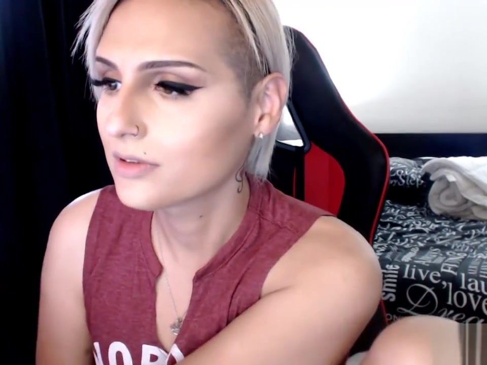 KXAX cam Show
