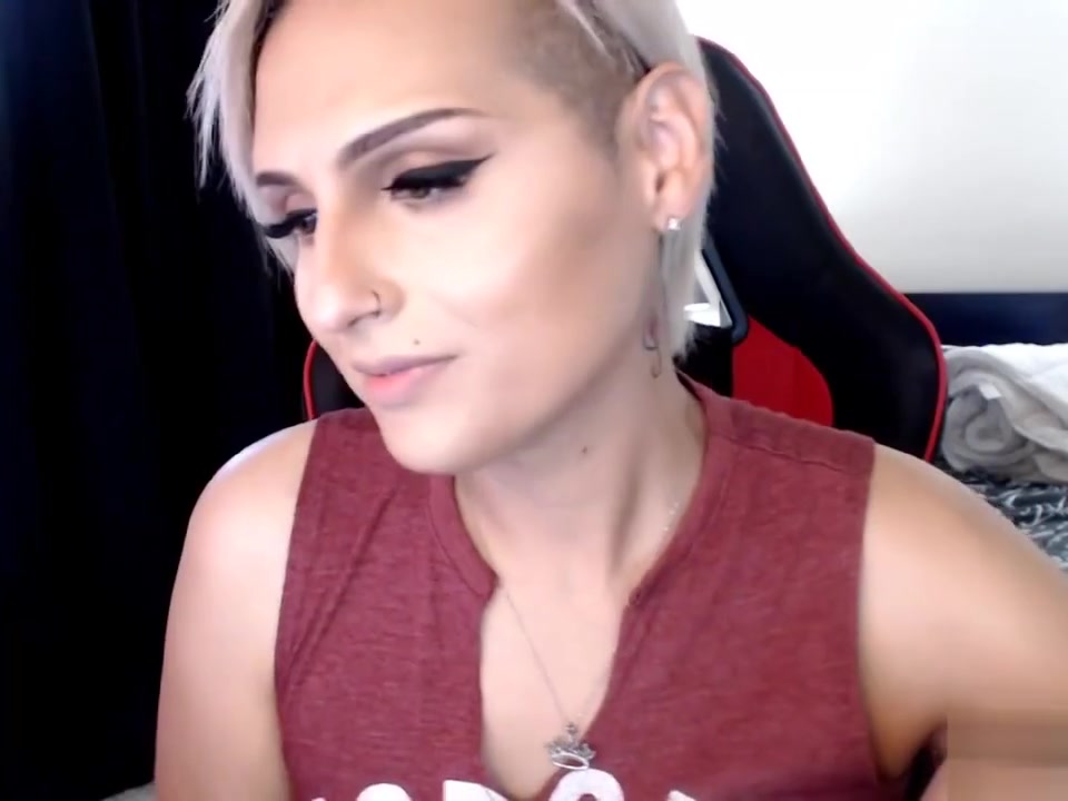 KXAX cam Show
