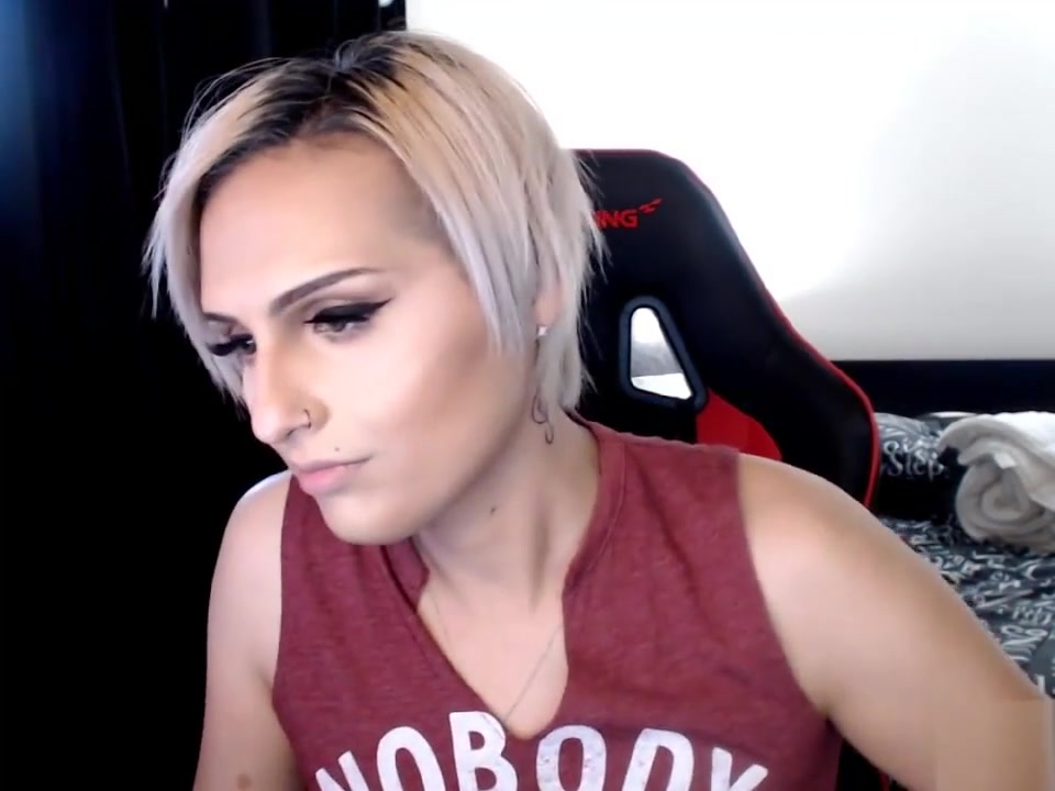 KXAX cam Show