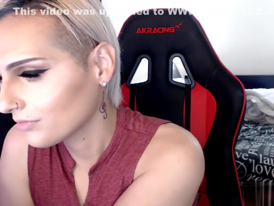 KXAX cam Show
