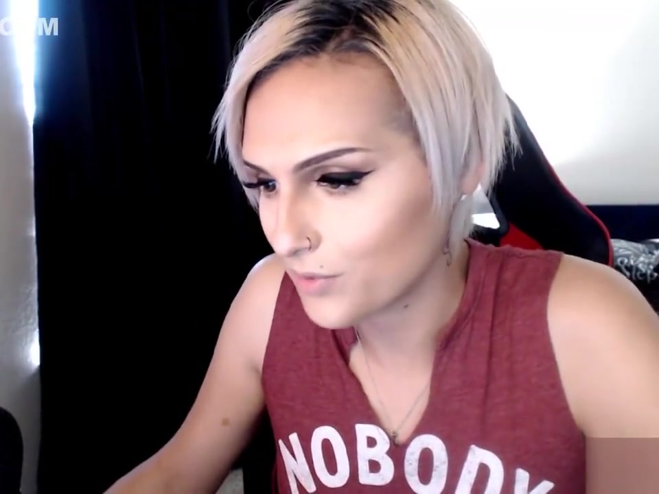 KXAX cam Show