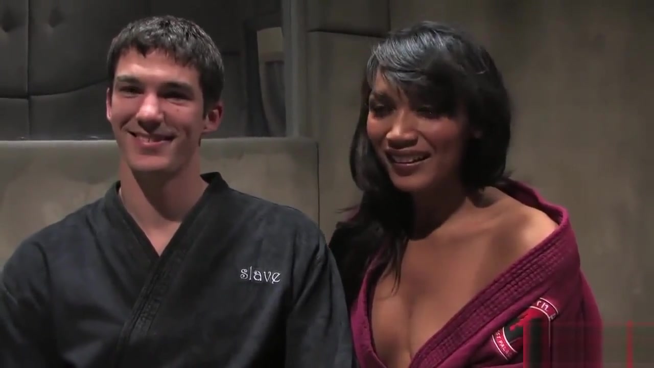 lady-boy receives Her cock Sucked admirable