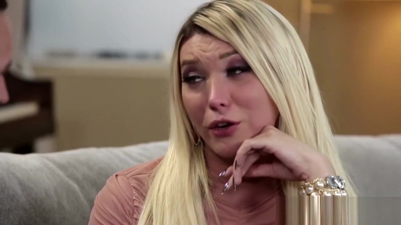 Tranny blonde Aubrey Kate gets seduced in the couch and banged in the ass