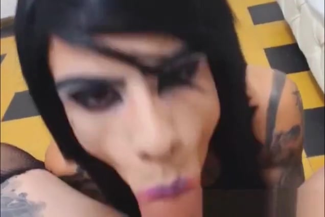 Skinny tranny Slurps A biggest dong