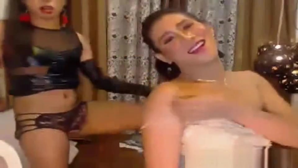 shemale pair Flaunting Their booties Live On
