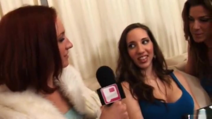 Kelly Divine, Kyra Steele Y Kayla Page En Her First lesbian Sex