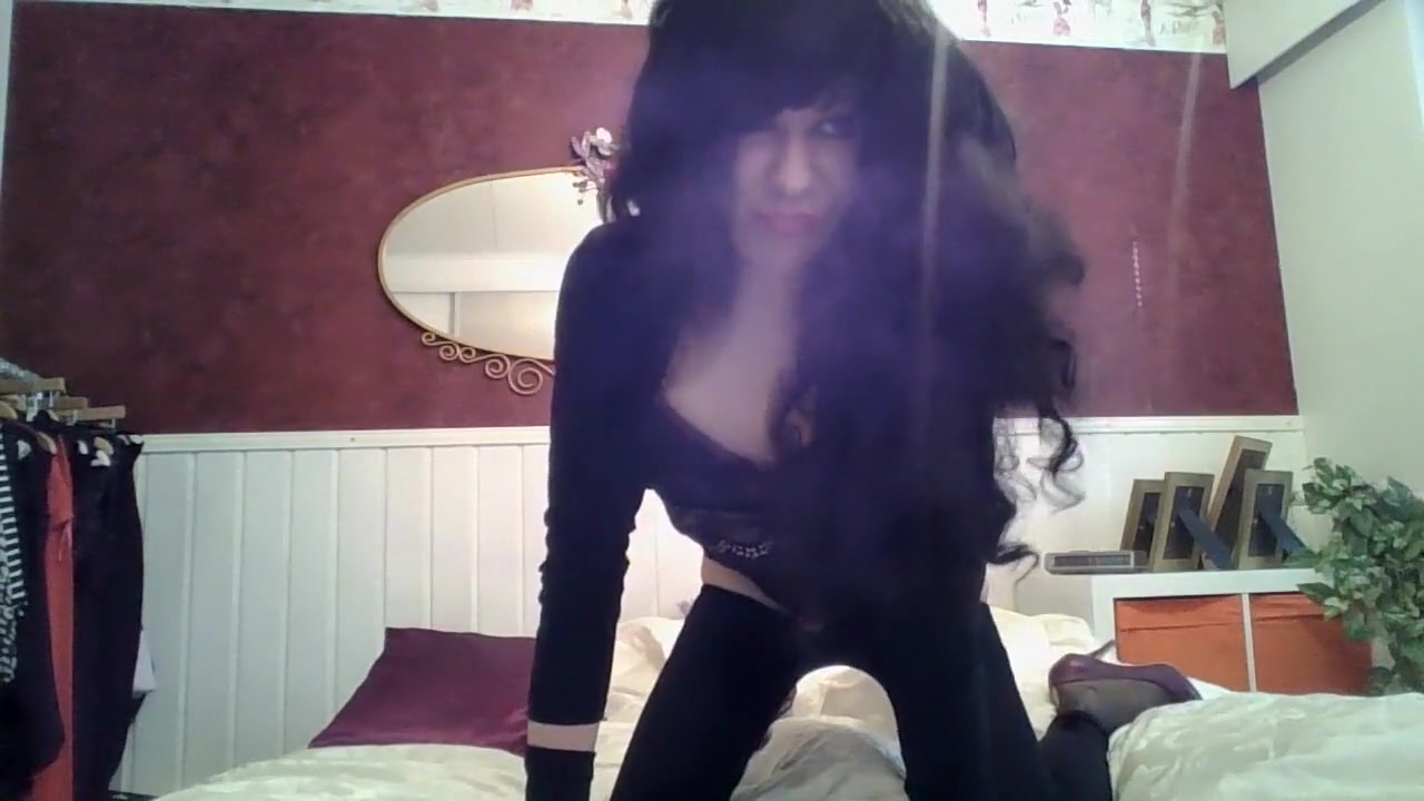 Crossdresser masturbate on cam