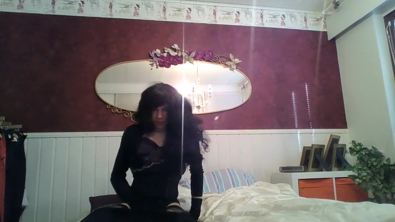 Crossdresser masturbate on cam