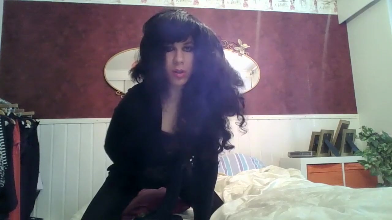 Crossdresser masturbate on cam