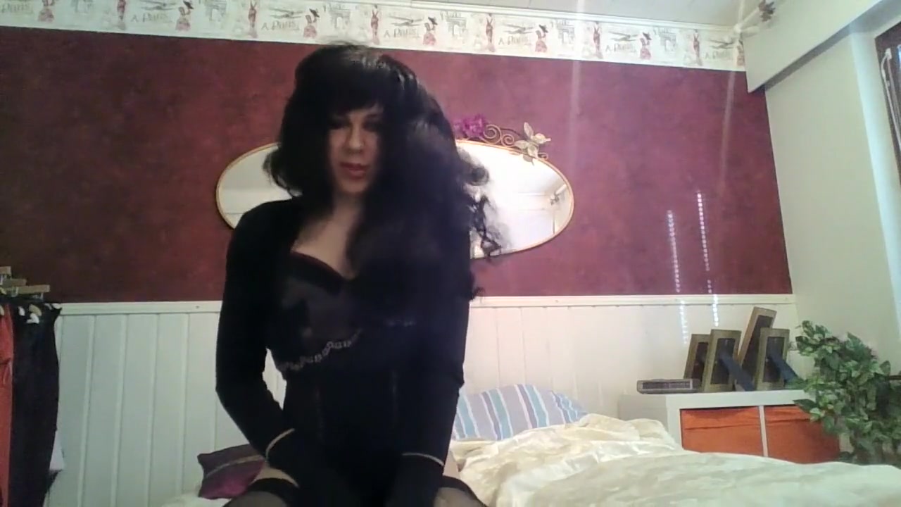 Crossdresser masturbate on cam