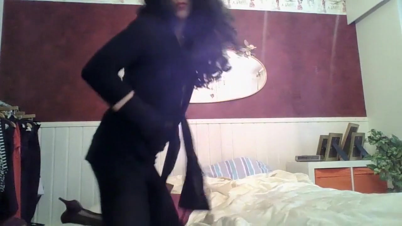 Crossdresser masturbate on cam