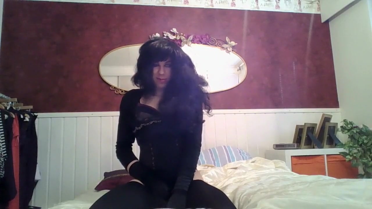 Crossdresser masturbate on cam