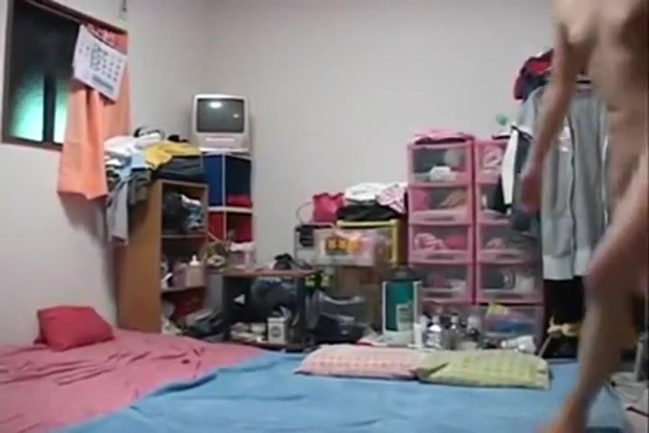 Japanese ladies play with a sub boy