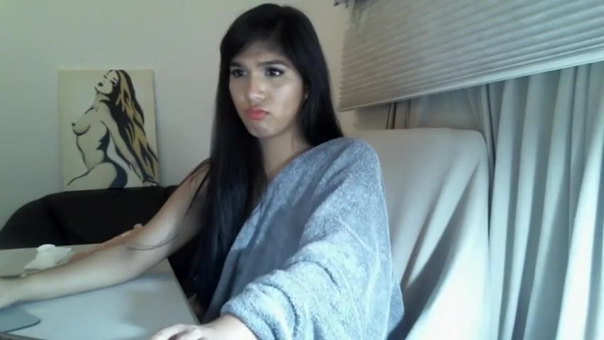 Sexy teen 18+ Cassie explodes with cum