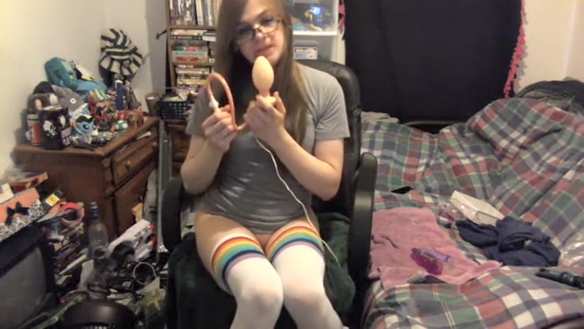 TS Alli Drinks Her Own Cum
