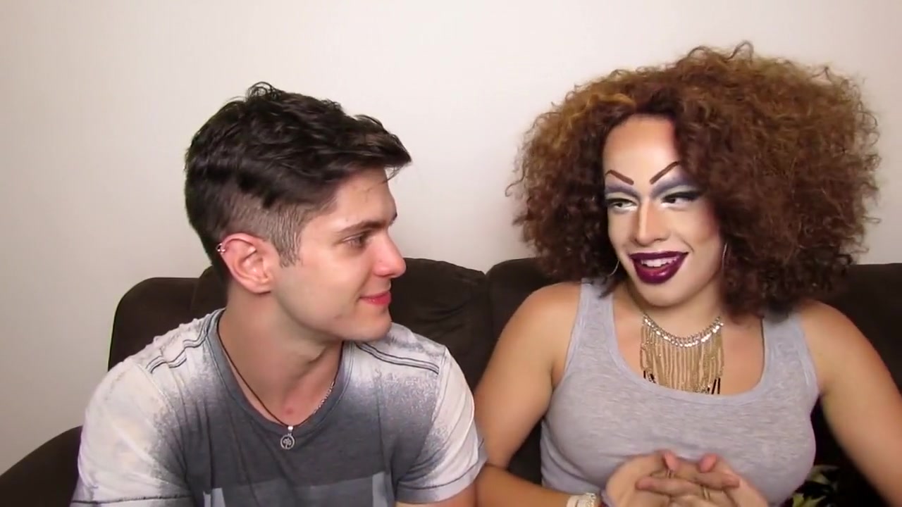 Gloria Groove make a Drag