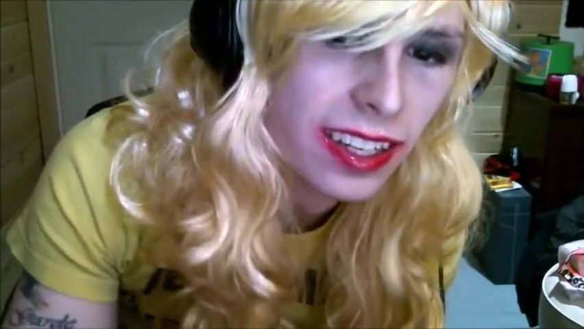 Crossdresser solo action
