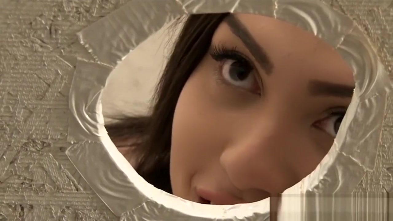 Tranny Luna Rose sucks through gloryhole