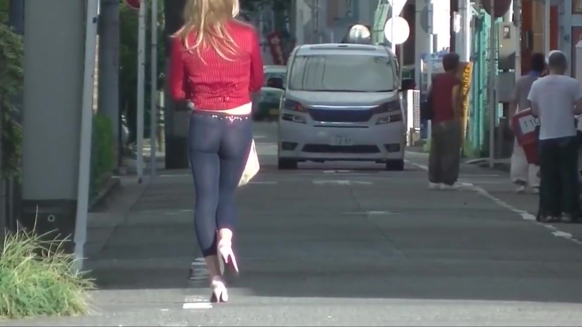 tv tights walk public