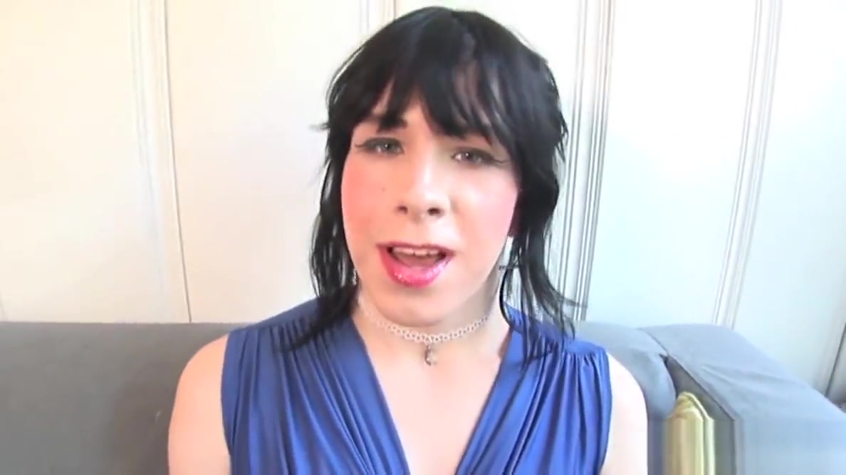 Smalltits amateur trans tugging her cock solo