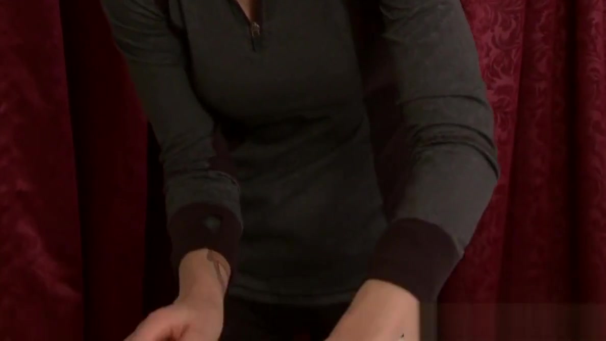 Shemale masseuse bangs female client