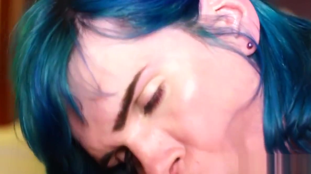 Lesbo tranny cocksucking tgirl in stockings