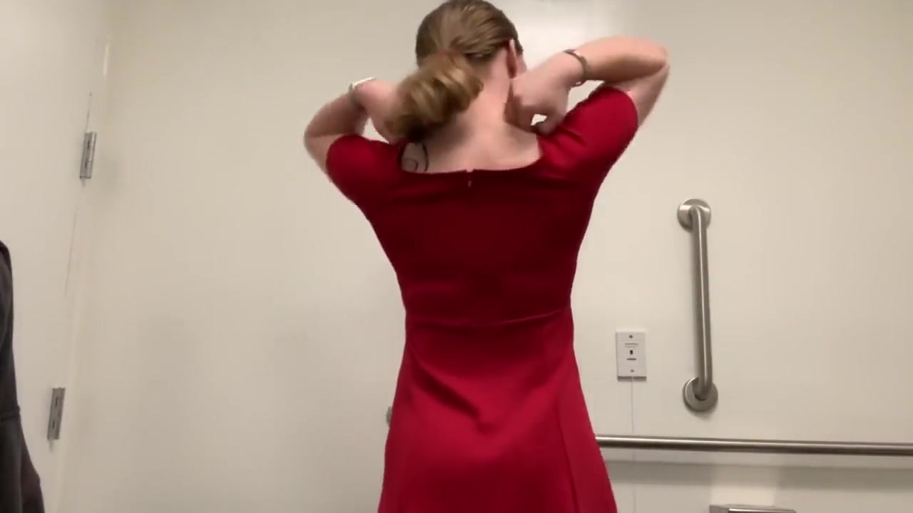 Solo College Girl Plays with Her Toy in Bathroom (And Cums!)