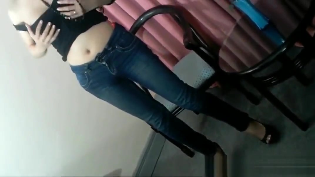 Lyndsay strips off her tight jeans