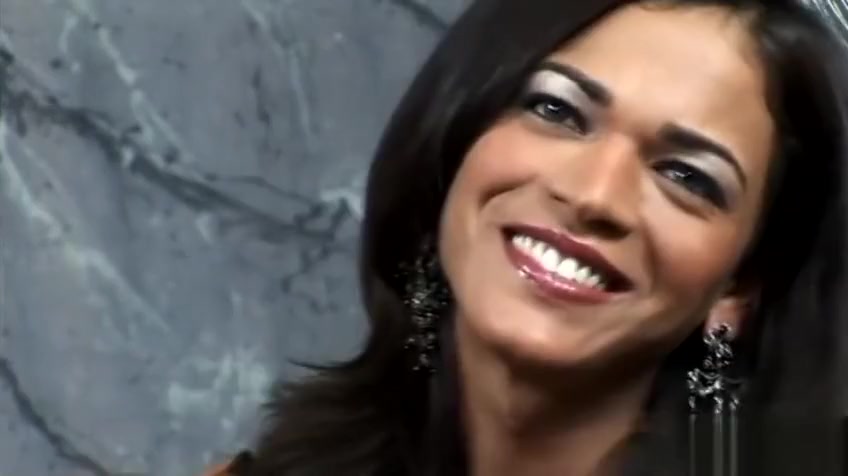 Italian transsexual fetish with cumshot