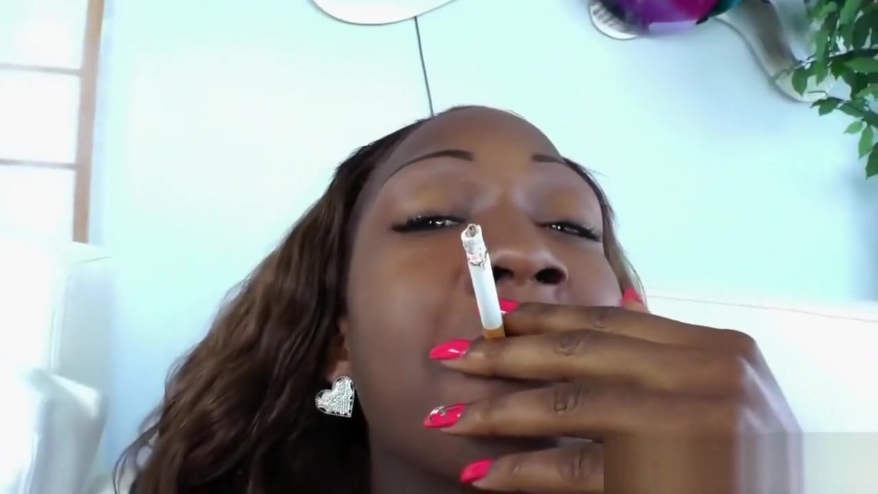 Black Shemale China Makes Herself Cum