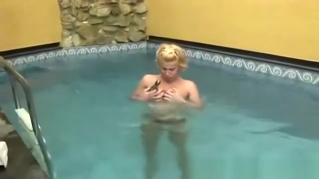 Shemale having solo fun masturbating