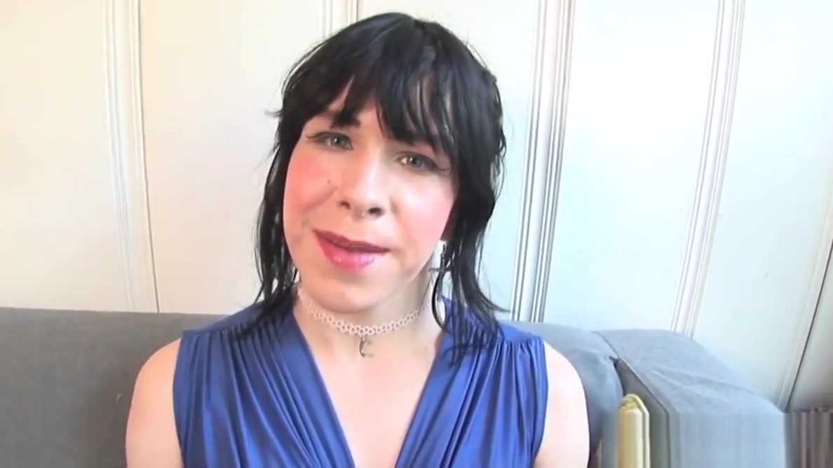 Sweet solo trans wanks cock on casting couch