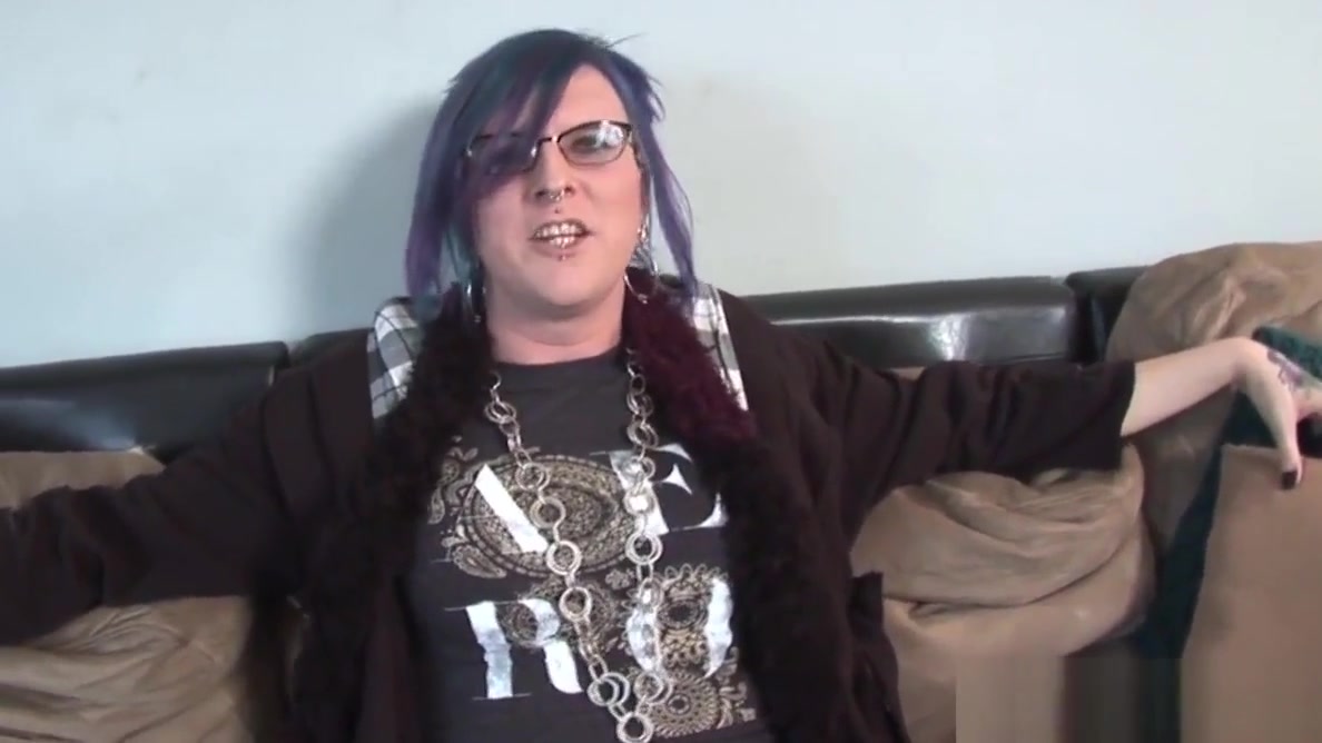 Alternative tgirl wanks solo on casting couch