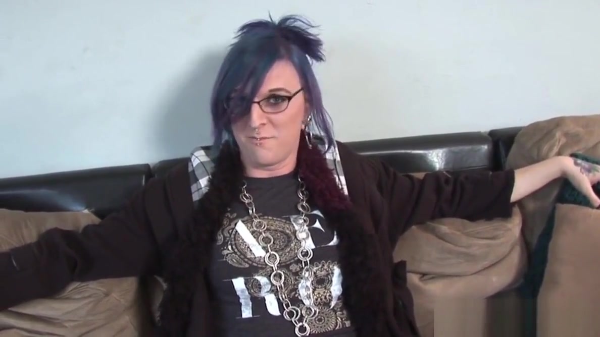 Alternative tgirl wanks solo on casting couch