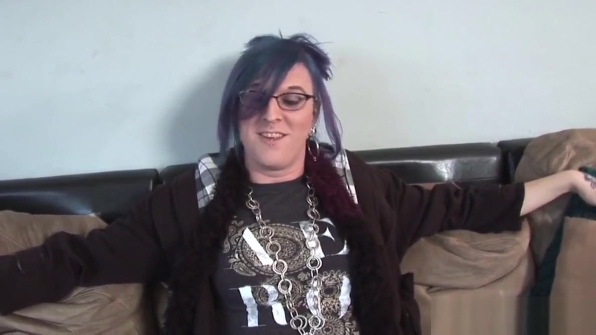 Alternative tgirl wanks solo on casting couch