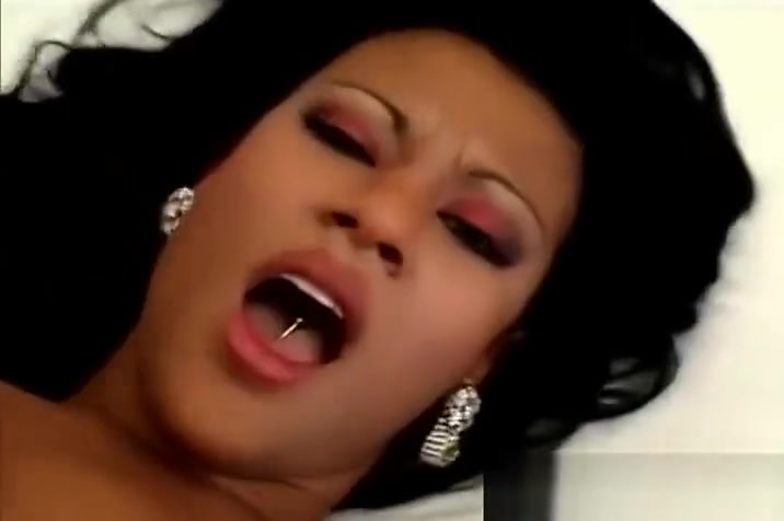 Sexy shemale lustfully fucked
